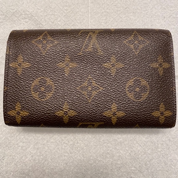 ❌Sold❌ LV wallet. Porte Monnaie Trésor - Picture 2 of 16